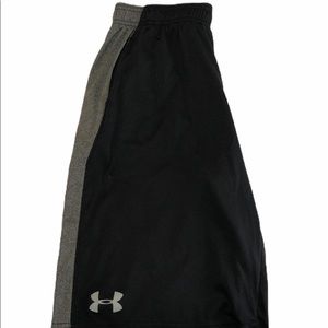 UNDER ARMOR YXL SHORTS *Good Condition